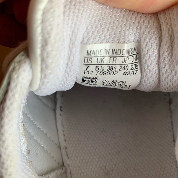 Women’s Adidas Shoes, Size 7. White with silver stripes. - Picture 5 of 5